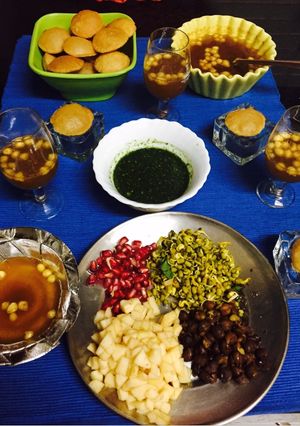 A picture of Golgappas.