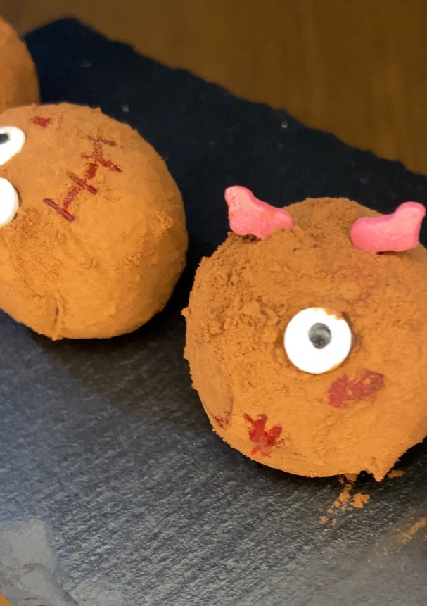 Una foto de Trufas de chocolate (Versión Halloween)
