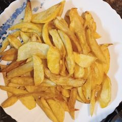 A picture of Homemade chips A.K.A chips mwitu☺️.