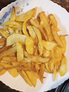 A picture of Homemade chips A.K.A chips mwitu☺️.