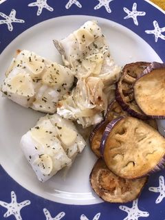 Una foto de Olleta de bacalao con ajos y berenjena frita