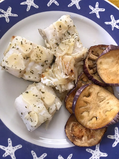 Una foto de Olleta de bacalao con ajos y berenjena frita