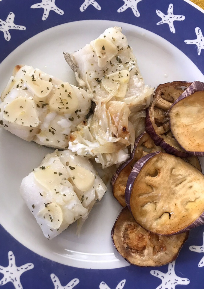 Una foto de Olleta de bacalao con ajos y berenjena frita