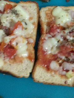 A picture of Bread pizza.