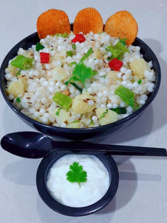 સાબુદાણાની ખીચડી (Sabudana Khichdi Recipe In Gujarati) રેસીપી મુખ્ય ફોટો
