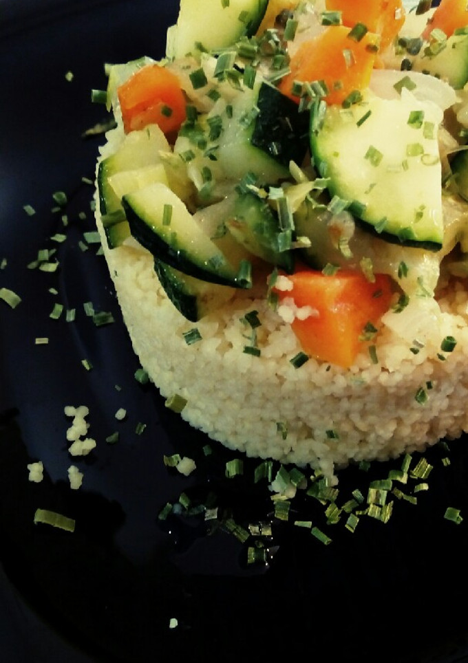 Una foto de Cuscús con verduras