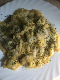 Una foto de 146. Tortellini de espinacas con salsa de calabaza a los 4 quesos (principal pasta)