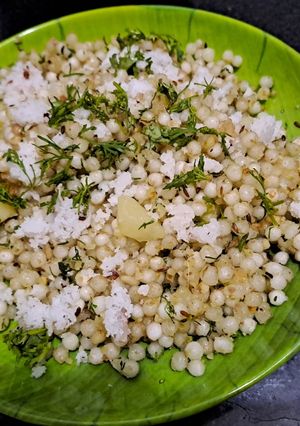 साबुदाणा खिचडी (Sabudana Khichdi Recipe In Marathi) रेसिपी चे मुख्य फोटो 
