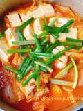 Canh kim chi cá ngừ ngâm dầu (Chamchi kimchi jjigae)