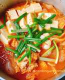 Canh kim chi cá ngừ ngâm dầu (Chamchi kimchi jjigae)
