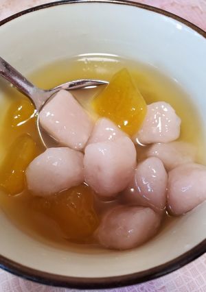 A picture of Taro sweet potato balls.