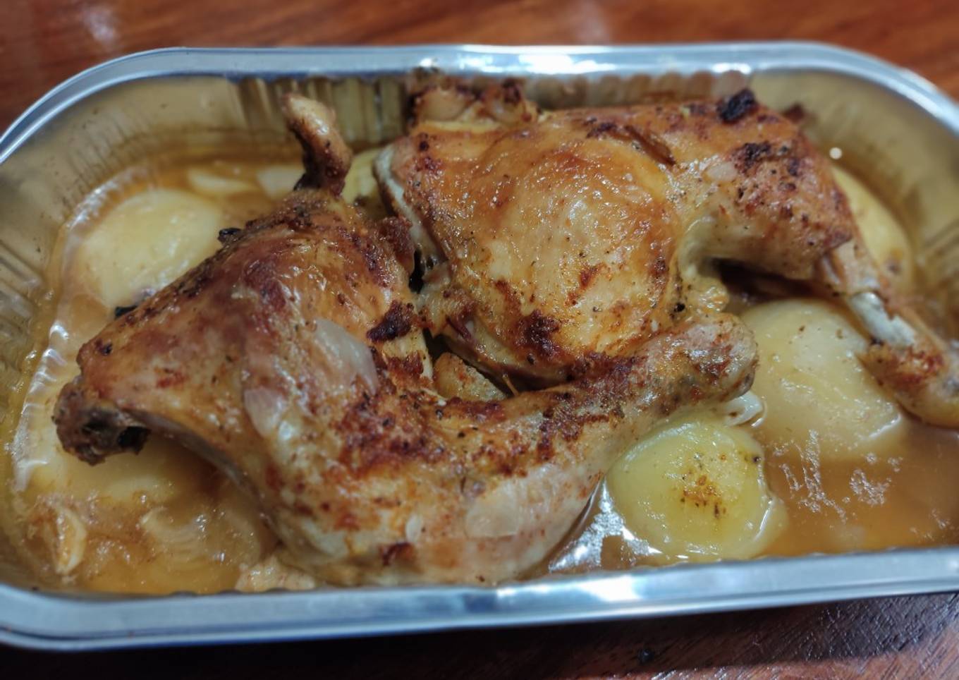 Pollo asado a la cerveza con papas
