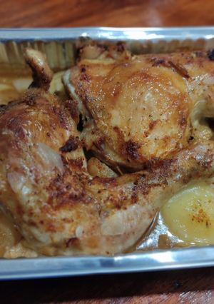 Una foto de Pollo asado a la cerveza con papas