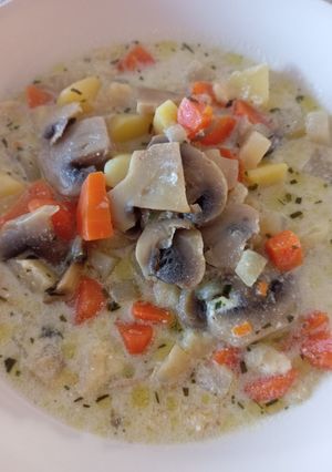 Tárkonyos-tejfölös zöldségleves recept fotója