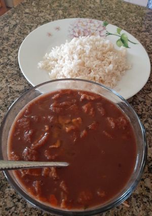 Una foto de Sopa de frijoles con chicharrón