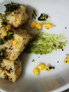 કોર્ન સોજી ઢોકળા(corn soji dhokla recipe in gujarati) રેસીપી મુખ્ય ફોટો
