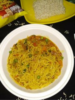वेजिटेबल मैगी (Vegetable Maggi recipe in hindi) रेसिपी मुख्य फोटो