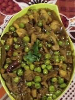 मटर मशरूम की सब्जी (Matar mushroom ki sabzi recipe in hindi) रेसिपी मुख्य फोटो