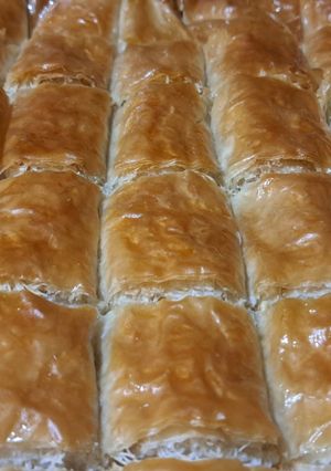 A picture of Baklava with Kunafa.