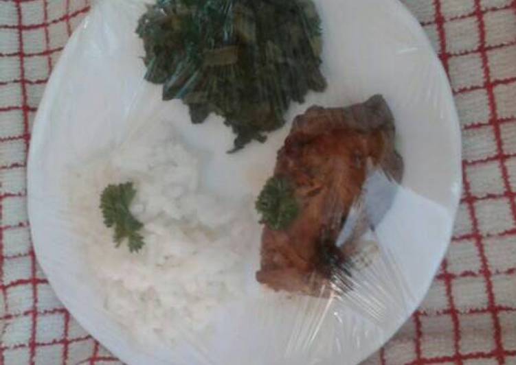 Steamed rice,grilled chicken and fried spinach
