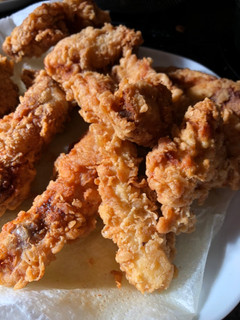 Una foto de Pollo frito - crujiente