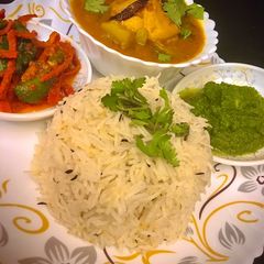 A picture of 3 spices chicken dalcha.