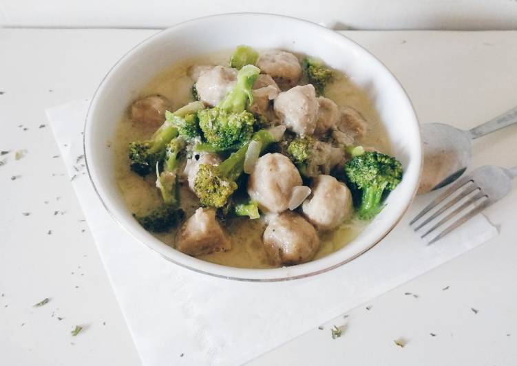 Resep Sayur brokoli bakso kuah santan Lezat