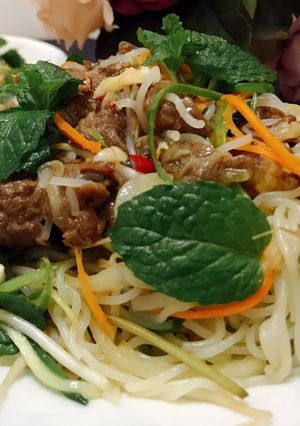 Hình của món Bún trộn bò xào.