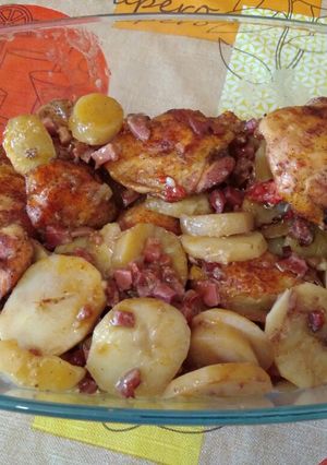 Burgonyaágyon sült magyaros csirke recept fotója