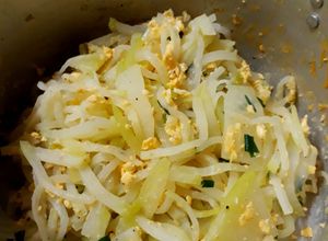 Hình của món Su hào xào trứng🥚.