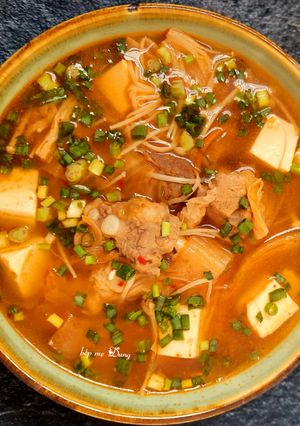 Hình của món Canh kim chi sườn non.