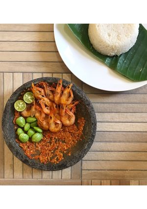 Foto resep Penyetan udang goreng sambal korek