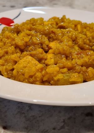 Una foto de Arroz con berenjenas y pollo