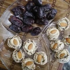 A picture of Arabian style dates.