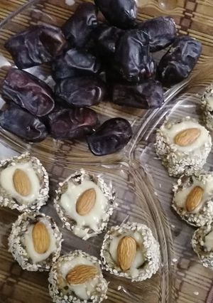 A picture of Arabian style dates.