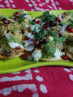 દહીં પાપડી ચાટ (Dahi Papdi Chaat Recipe In Gujarati) રેસીપી મુખ્ય ફોટો