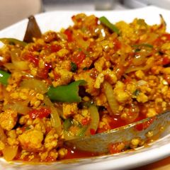 A picture of Keema do pyaza.