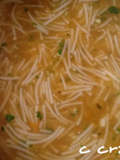 Una foto de Sopa de fideos con ajo