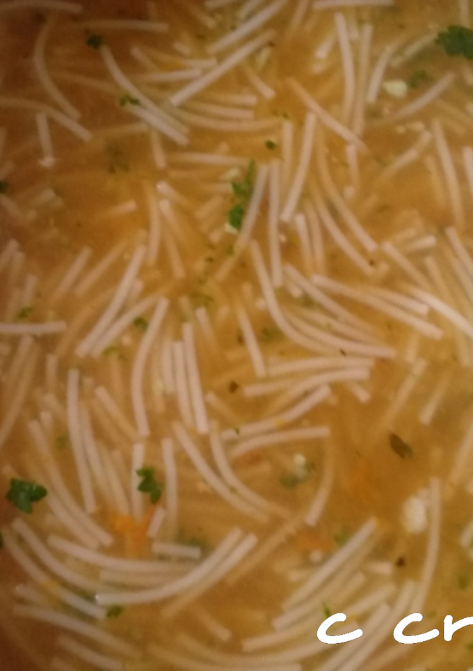 Una foto de Sopa de fideos con ajo