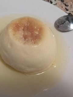 Una foto de Flan a la taza en microondas