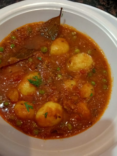 बेबी पोटैटो मटर सब्जी (baby potato matar sabzi recipe in Hindi) रेसिपी मुख्य फोटो