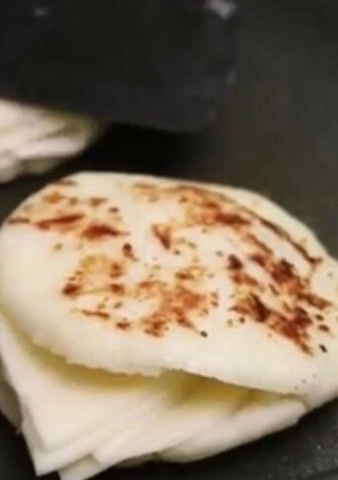 Una foto de Arepas rellenas con queso