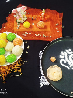 नारियल लड्डू (nariyal ladoo recipe in Hindi) रेसिपी मुख्य फोटो