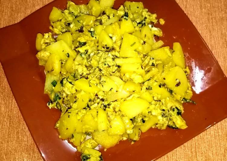 Simple Way to Prepare Favorite Fried potatoes chunks with eggs