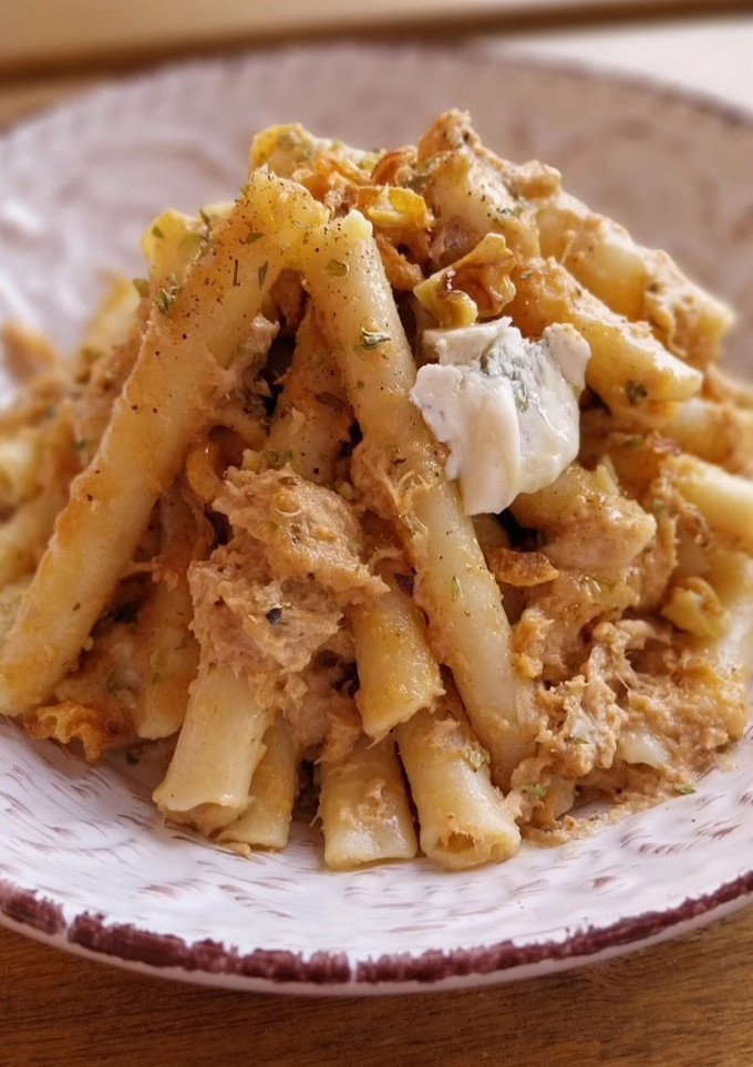 Una foto de Zita en salsa cremosa de costillas de cerdo, gorgonzola y nueces