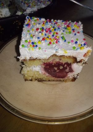 Una foto de Torta fresca con frutos rojos