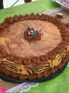 Una foto de Torta de arrollado y dulce de leche