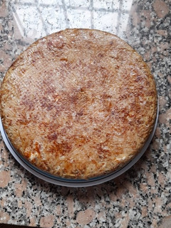 Una foto de Tortilla de papa rallada, sesos y cebolla
