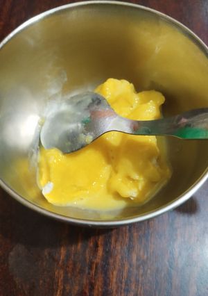 A picture of Title Homemade Mango Ice Cream.