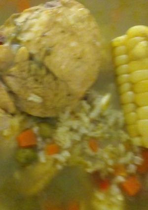 Una foto de Aguadito de Pollo a lo Carmelita